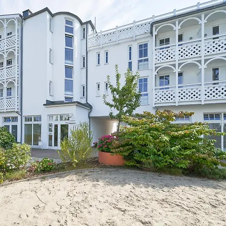 Apartment 511, Seepark *